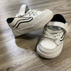 Vans Kids White and Black Sneakers T7